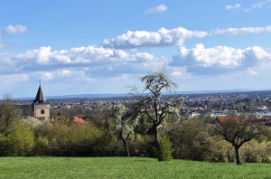Sommer-Märchen-Kirche an der Hohen Straße